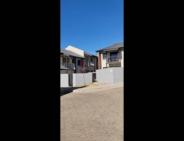 2 BEDROOM TOWNHOUSE FOR SALE IN MONDEOR